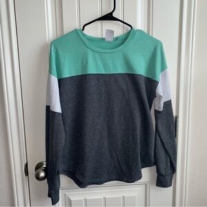 No boundaries crewneck sweater top
